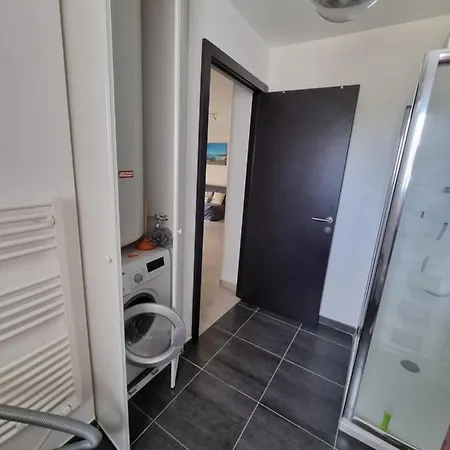 Joli T2 Dans Avec Parking * Biguglia (Corsica)