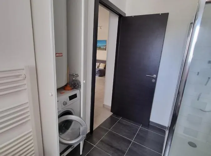 Joli T2 Dans Avec Parking * Biguglia (Corsica)